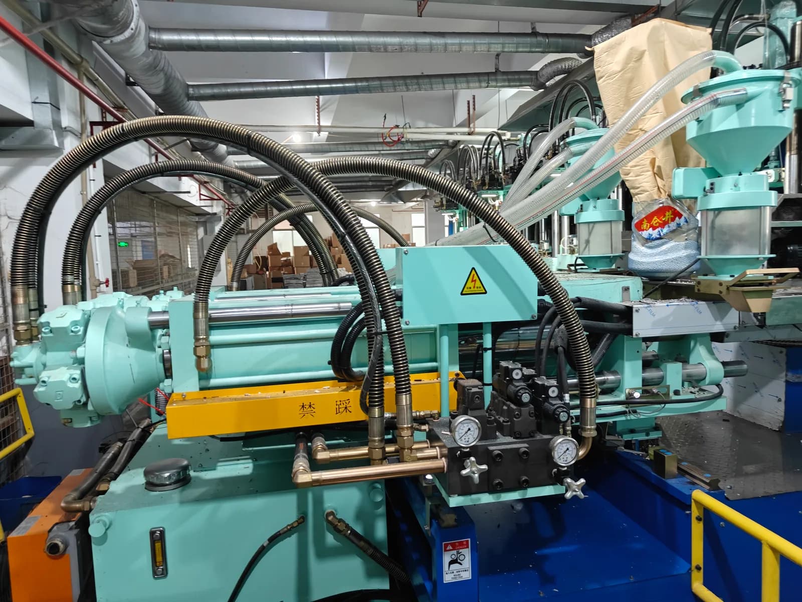 معدات الإنتاج - Clogs Source Factory