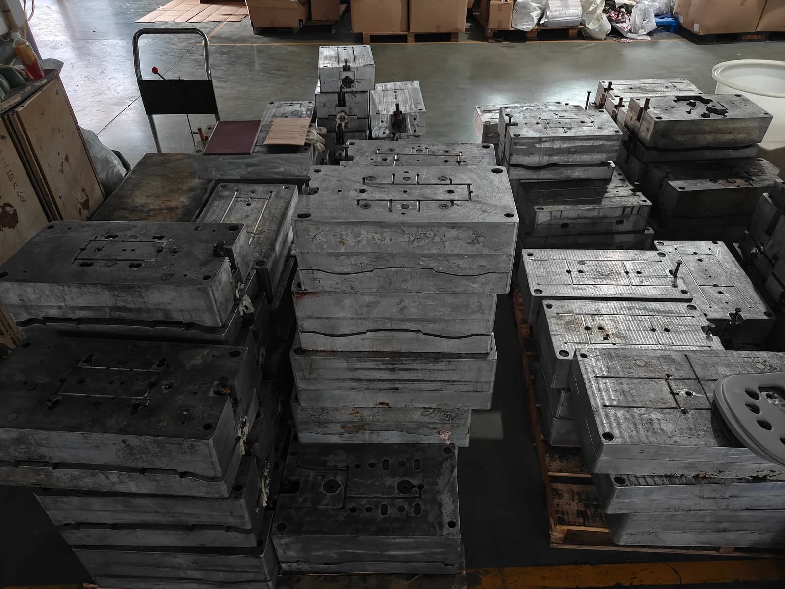 معدات الإنتاج - Clogs Source Factory