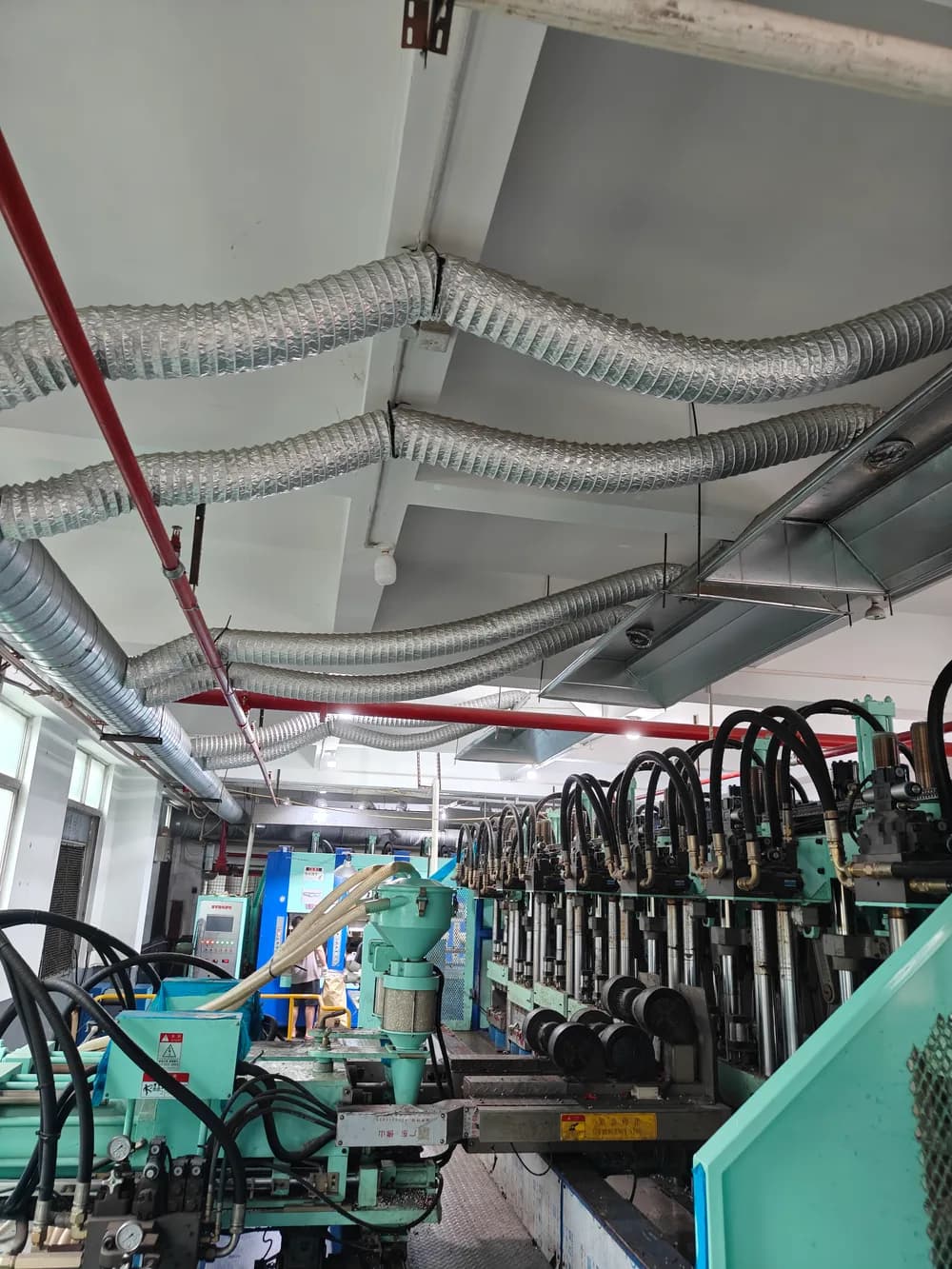 معدات الإنتاج - Clogs Source Factory