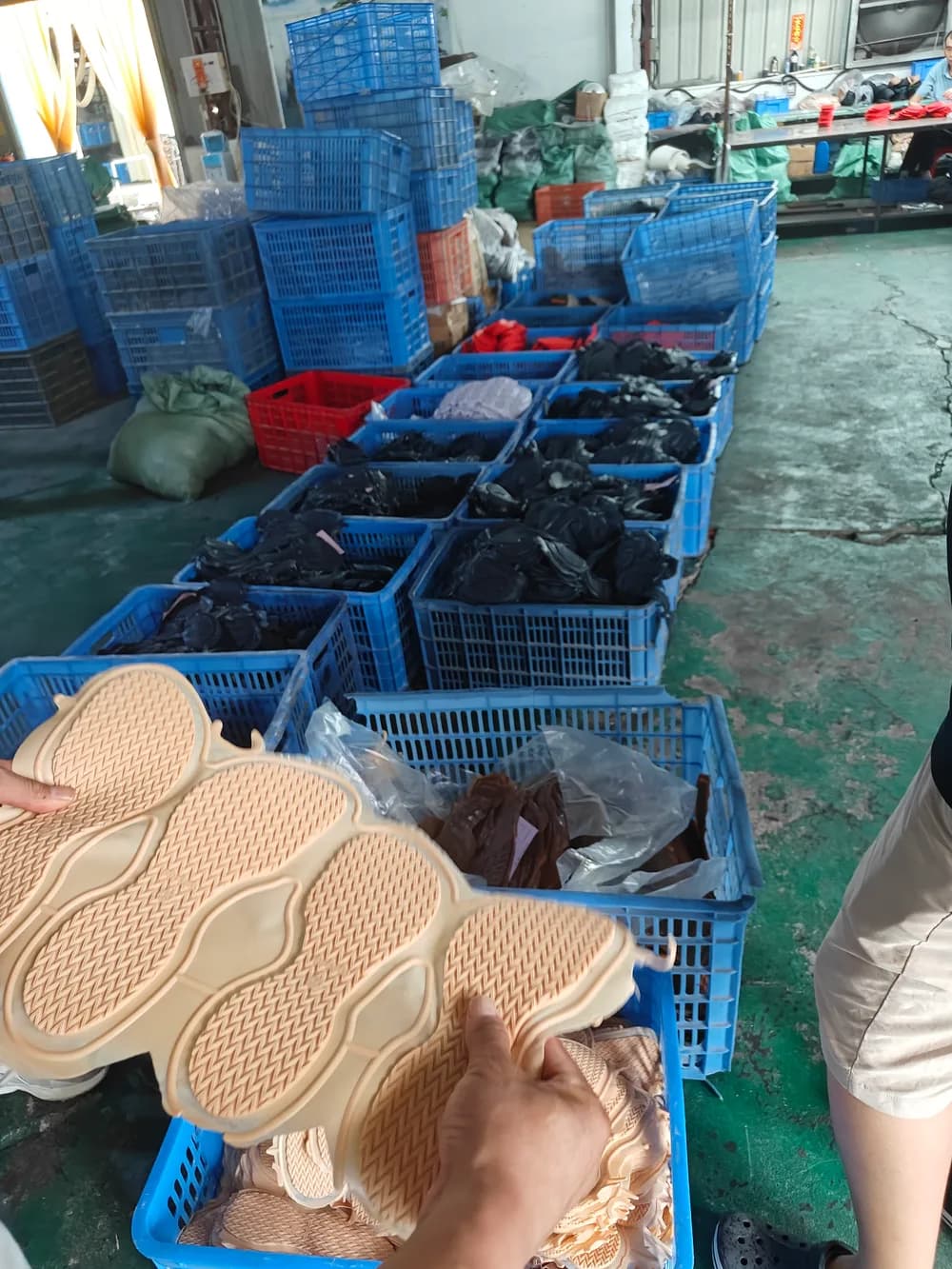 عينات الإنتاج - Clogs Source Factory