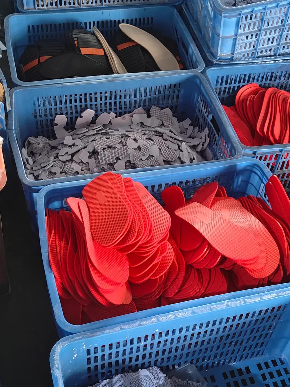 عينات الإنتاج - Clogs Source Factory